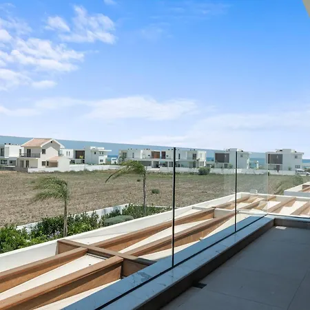 Serenity Waves 21 וילה